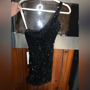 Elegant Black Sequin One-Shoulder Dress